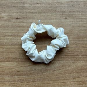 NWOT lululemon Scrunchie (White/Cream)